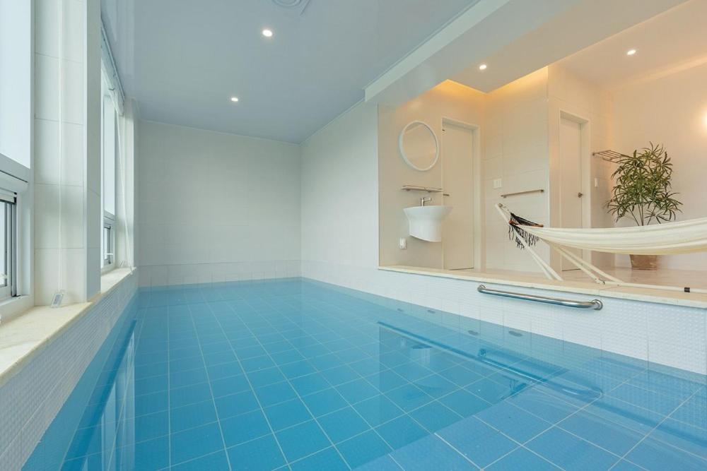 Private Gangneung Pool Villa Екстер'єр фото