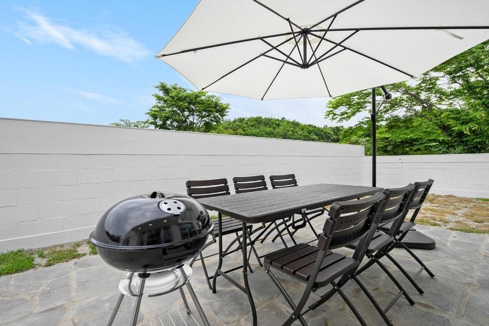 Private Gangneung Pool Villa Екстер'єр фото