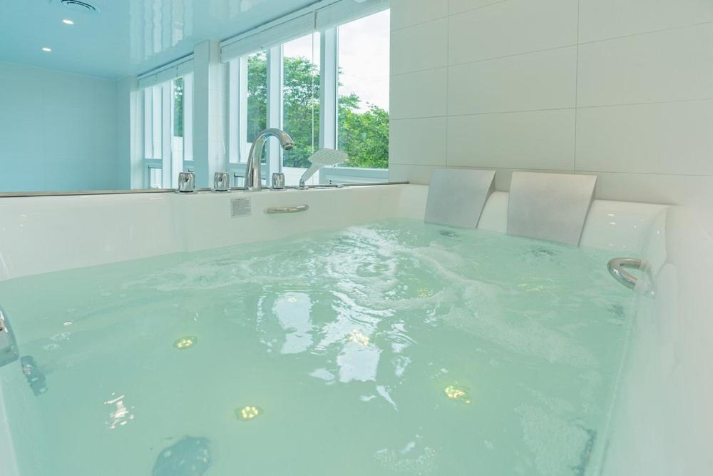 Private Gangneung Pool Villa Екстер'єр фото